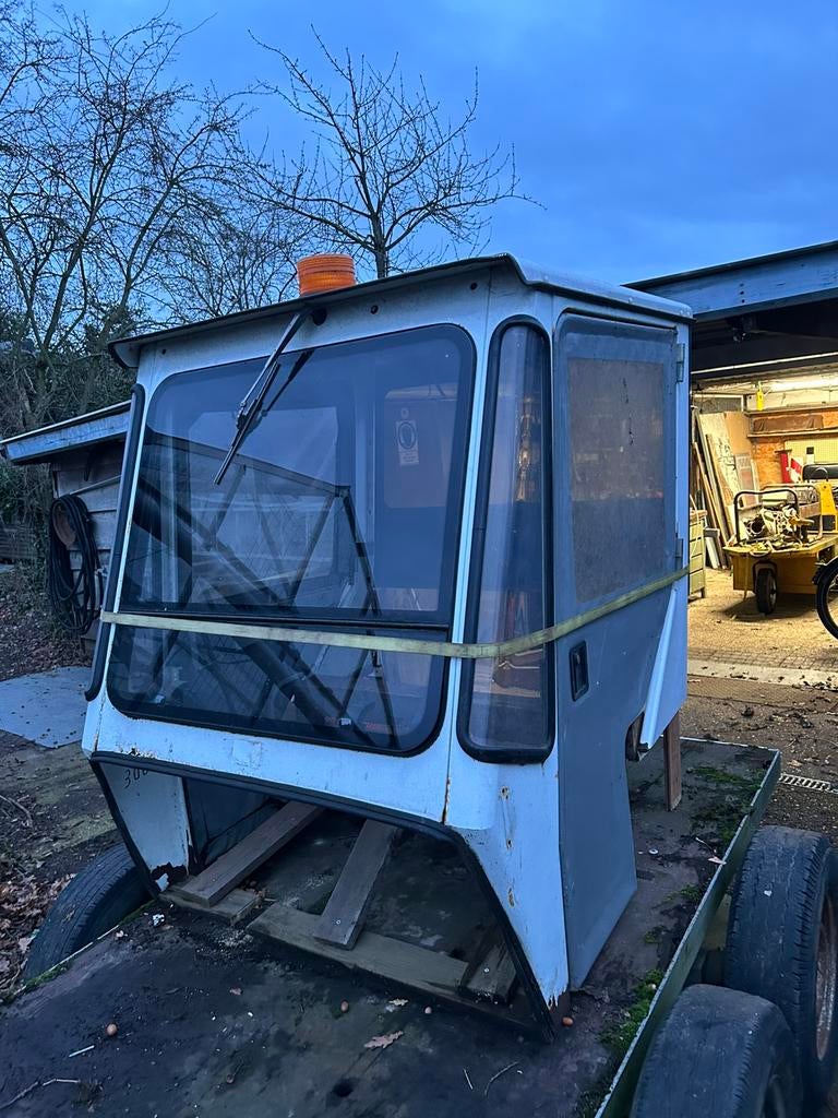 Cabine voor eventueel tractor, Zakelijke goederen, Ophalen