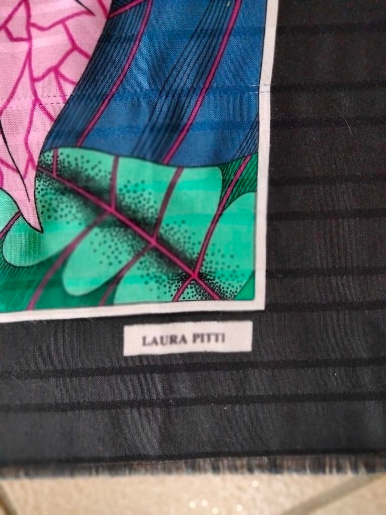 foulard Laura Pitti.afm110 op 110cm, Enlèvement ou Envoi, Comme neuf