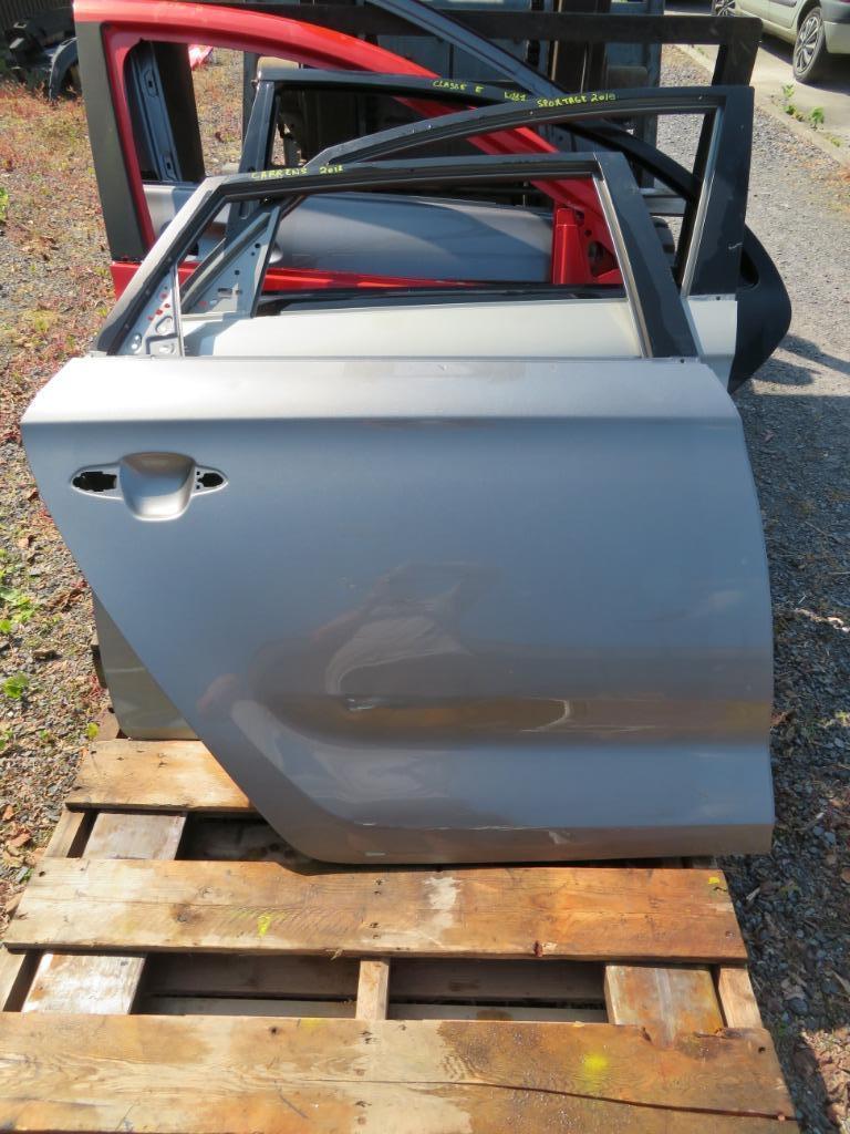 Porte arrière droite Kia Carens, Kia, Enlèvement, Utilisé, Porte