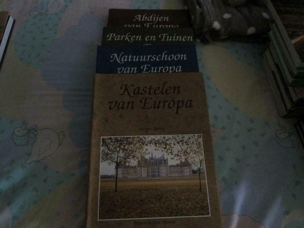 7 boeken over kastelen,parken en abdijen., Ophalen, Gelezen