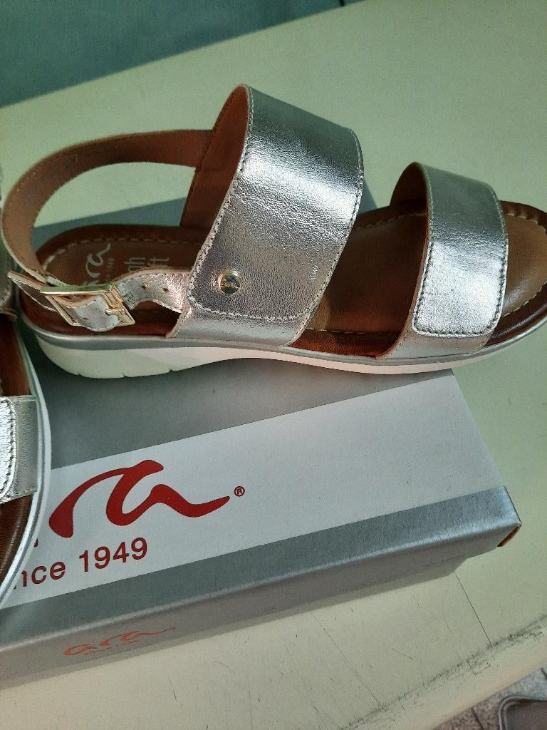 Nieuwe, zilverkleurige sandalen, maat 36, merk Ara, Ophalen of Verzenden, Nieuw, Sandalen of Muiltjes