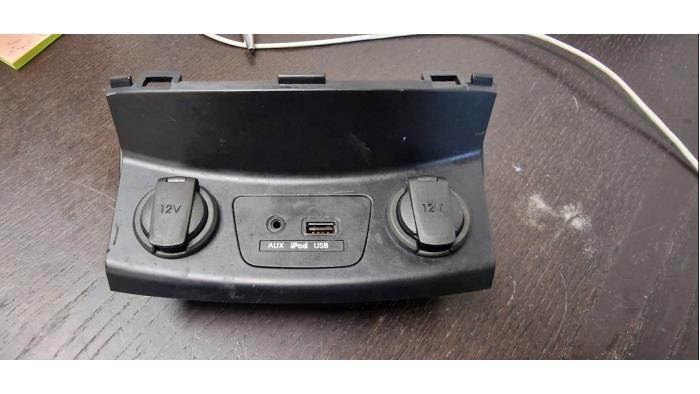 AUX/USB aansluiting van een Hyundai I30, Ophalen of Verzenden, 3 maanden garantie, Gebruikt, Hyundai