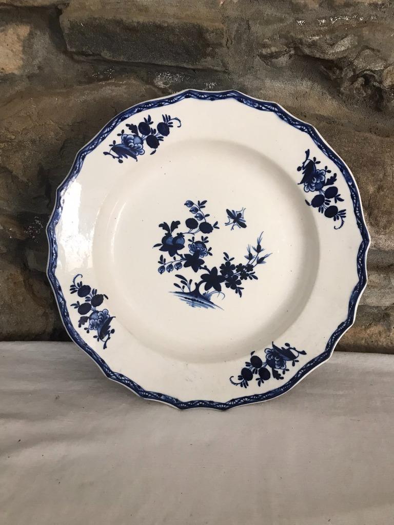 Assiette creuse ancienne en porcelaine tendre de Tournai, Enlèvement ou Envoi