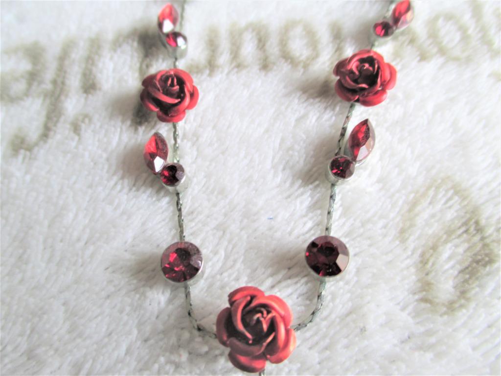 ketting roos, Bijoux, Sacs & Beauté, Colliers, Rouge, Avec strass, Enlèvement ou Envoi, Comme neuf