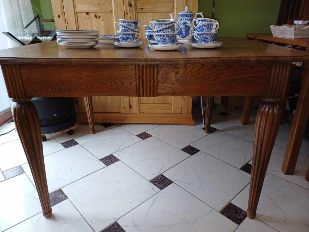 Table en chêne (avec allonge) + 3 chaises, Enlèvement