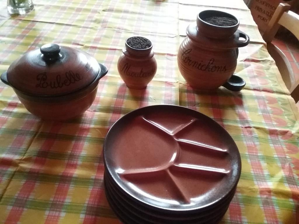 Potten, steengoed borden merk Meylan 1713, aardewerk uit St, Antiek en Kunst, Ophalen of Verzenden
