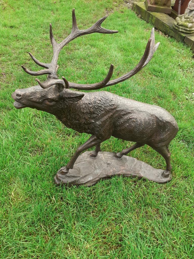 Superbe statue en bronze (le brame du cerf), Enlèvement, Bronze