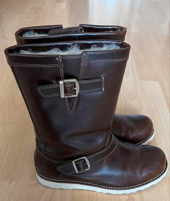 Unisex leren  bruine UGG maat-42, Kleding | Heren, UGG, Bruin, Ophalen of Verzenden, Zo goed als nieuw
