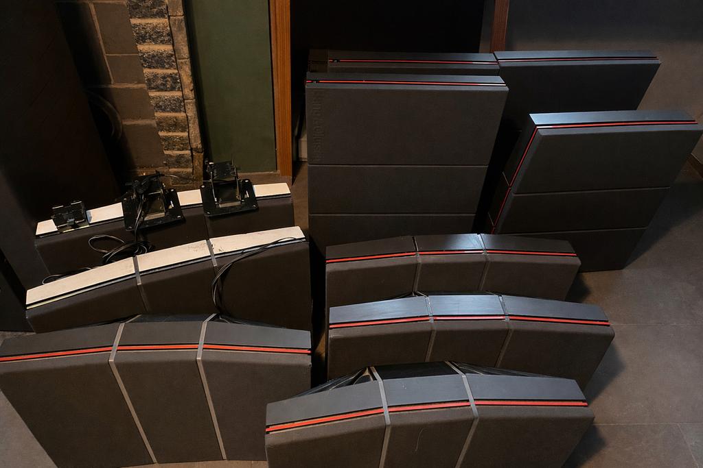 10 speakers Bang & Olufsen redline 60 plus accessoires, Audio, Tv en Foto, Luidsprekerboxen, Gebruikt, 60 tot 120 watt, Front, Rear of Stereo speakers