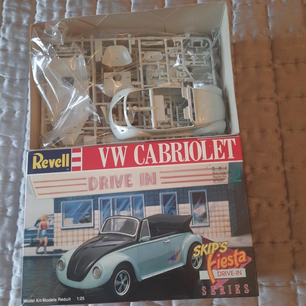 REVELL : VW CABRIOLET SKIPS FIESTA DRIVE-IN, Hobby en Vrije tijd, Ophalen, Auto, Revell, Groter dan 1:32