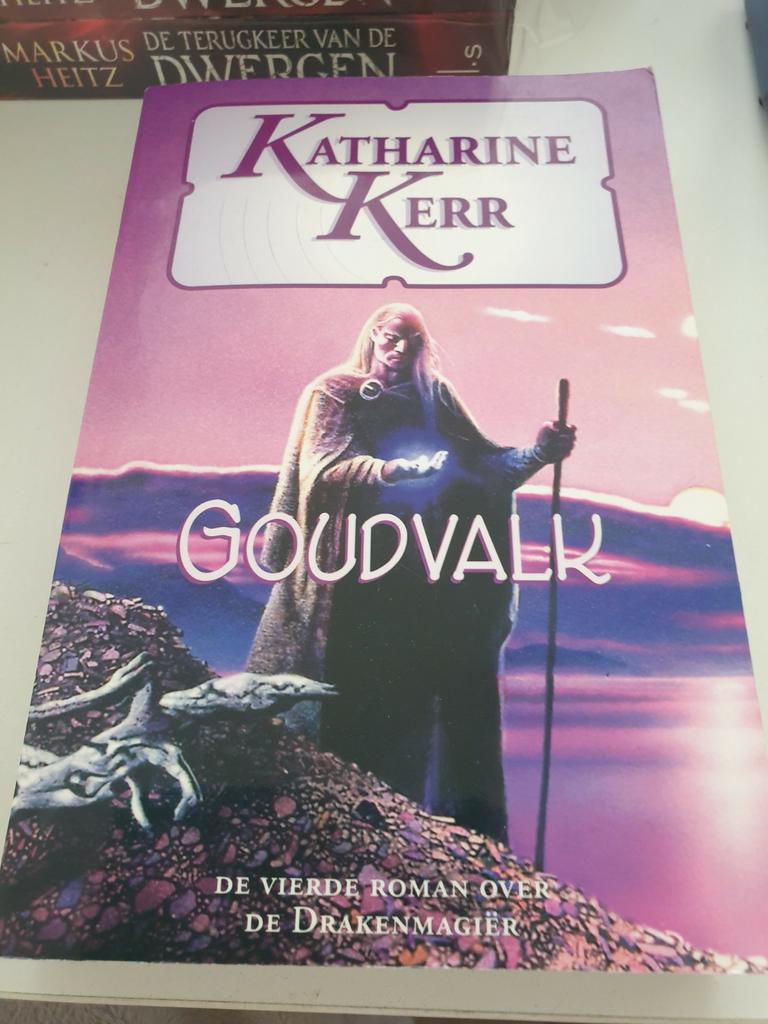 Katherine Kerr - Goudvalk DEEL 4 DE DRAKENMAGIËR, Boeken, Fantasy, Zo goed als nieuw, Ophalen of Verzenden