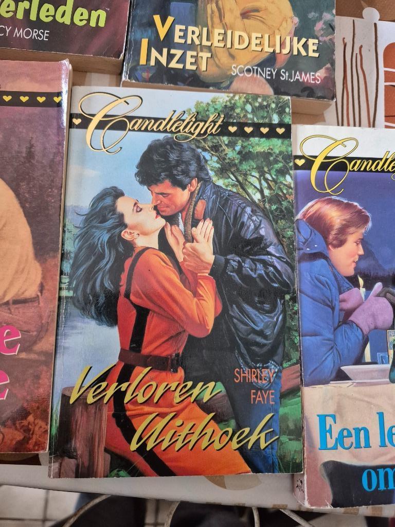 Candlelight - stationsroman (oudere reeks), Boeken, Ophalen of Verzenden, Gelezen