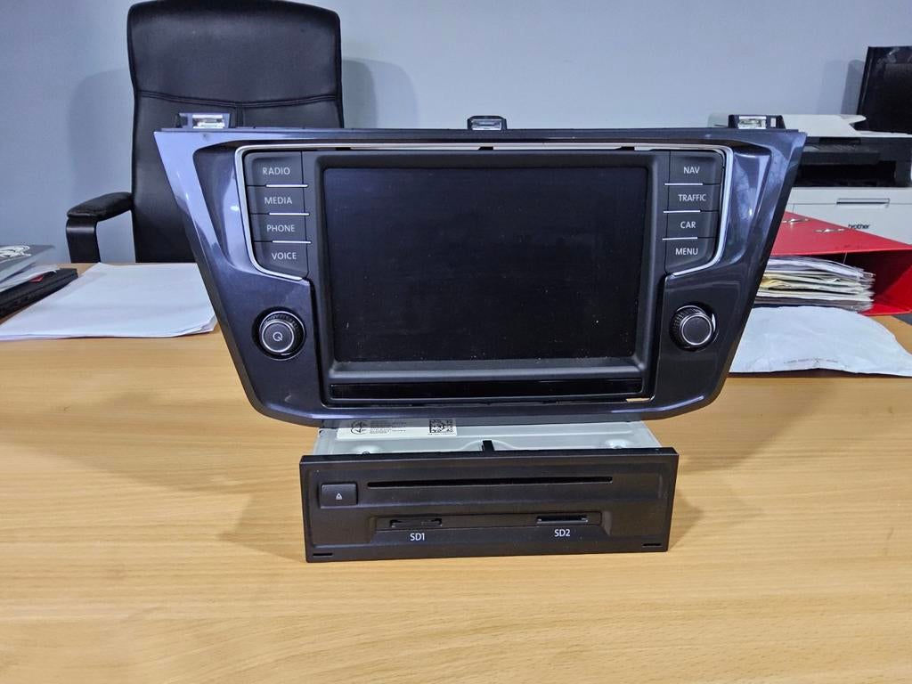 GPS-MULTIMEDIAMODULE + VW TIGUAN PASSAT AUTORADIOSCHERM, Auto diversen, Autoradio's, Zo goed als nieuw, Ophalen of Verzenden