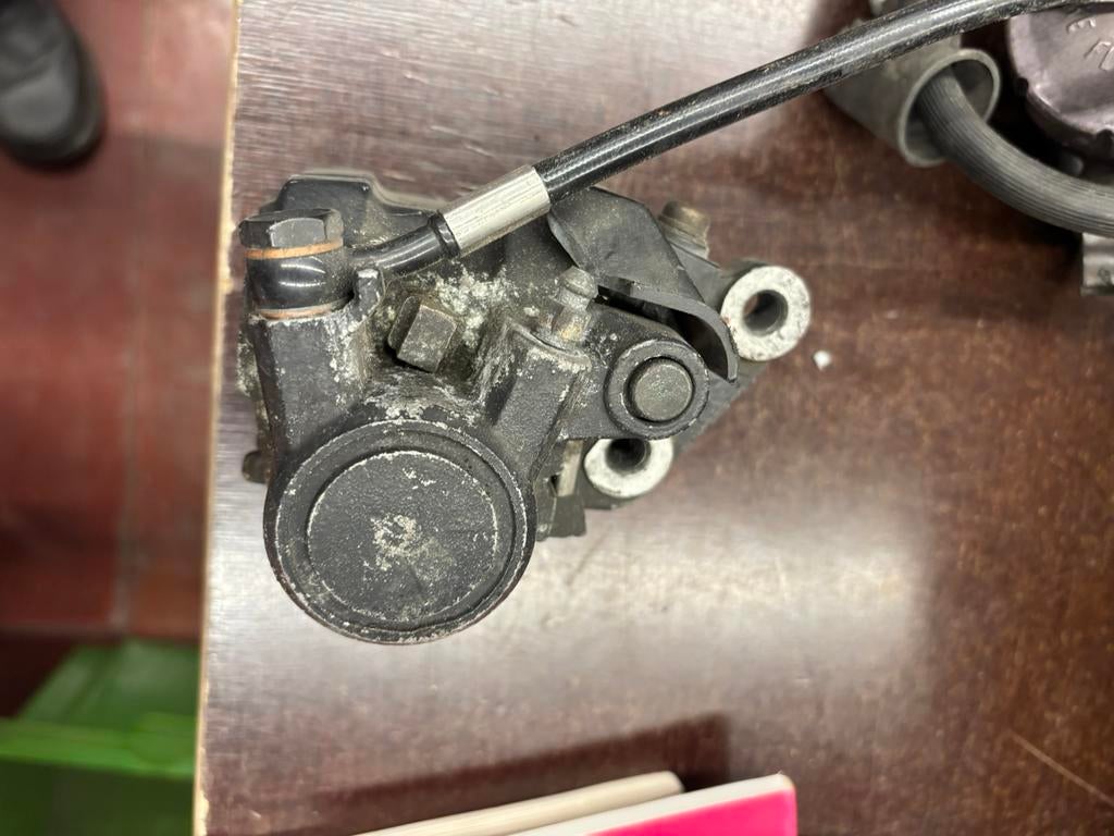 Remklauw rechtsvoor Yamaha 5Y3 XT/XV 1982-1983, Motoren, Ophalen of Verzenden, Gebruikt
