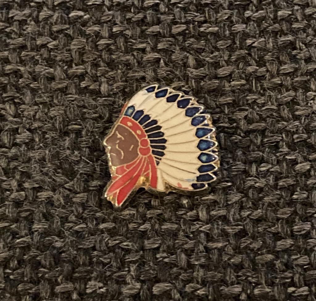 PIN - NATIVE AMERICAN - INDIAAN - AMERICAIN DE NAISSANCE, Verzenden, Gebruikt, Figuurtje, Speldje of Pin