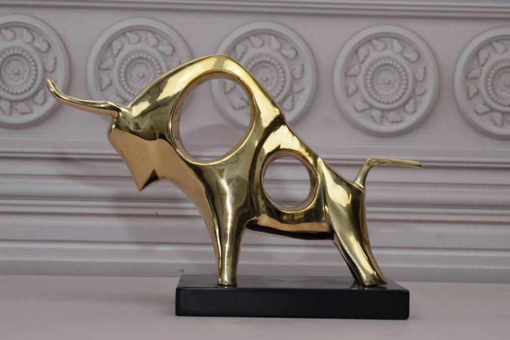 Bronzen Beeld van een aanvallende Stier GRATIS LEVERING, Verzenden, Brons