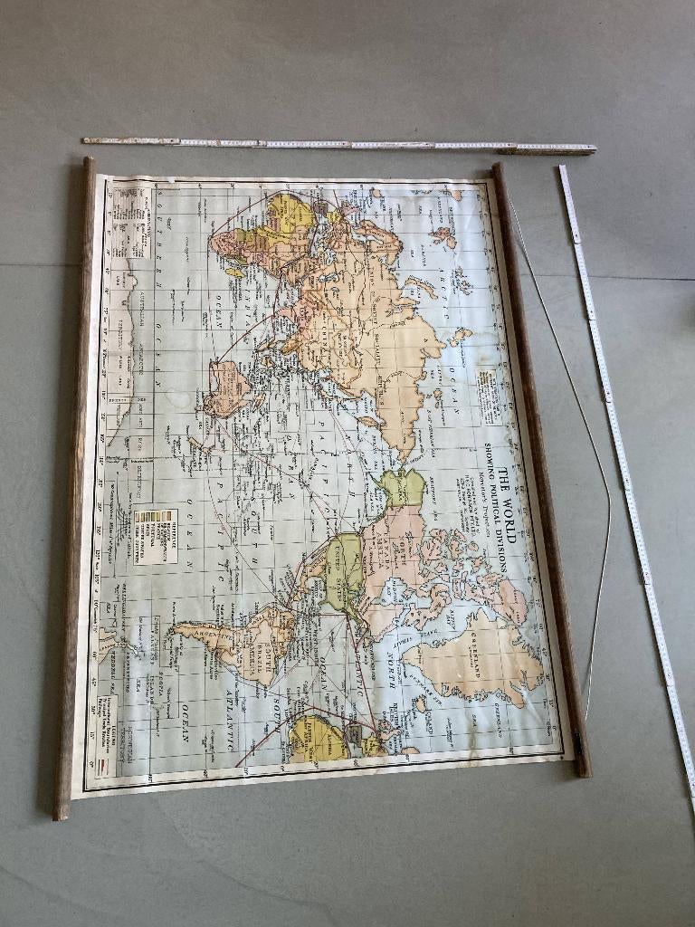 Antieke wereldkaart (replica), Enlèvement, Géographie