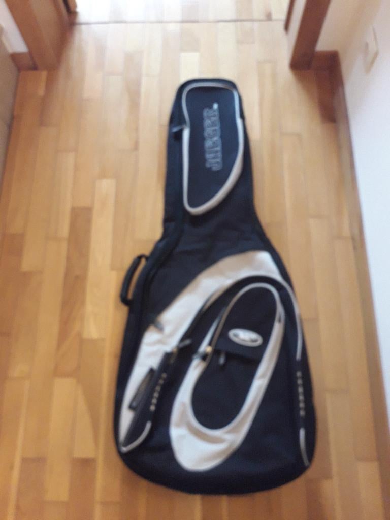housses guitares, Muziek en Instrumenten, Behuizingen en Koffers, Ophalen of Verzenden, Zo goed als nieuw, Akoestische gitaar