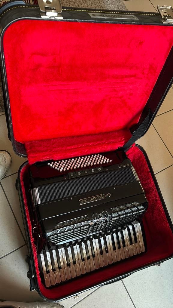 Bugari-artiest Cassoto, Muziek en Instrumenten, Accordeons, Met riemen, Toetsaccordeon, Zo goed als nieuw, 96-bas