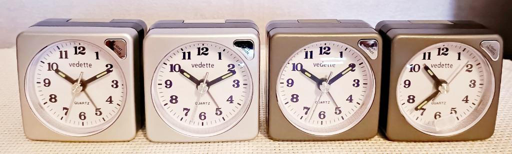 Réveil VEDETTE quartz de voyage, gris ou brun, lumière, neuf, Enlèvement ou Envoi, Neuf