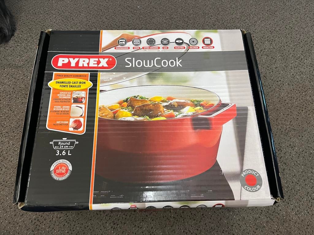 PYREX gietijzeren Stoofpot 24cm( alle vuren) NIEUW, Huis en Inrichting, Keuken | Potten en Pannen, Gietijzer, Nieuw, Keramische plaat
