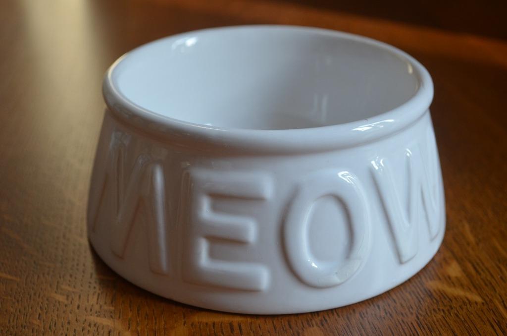 Eten of drinkenbak kat MEOW wit porselein, Ophalen of Verzenden, Zo goed als nieuw