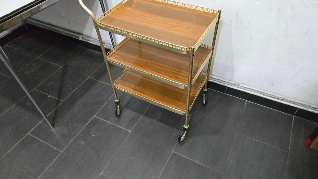 ancienne table desserte couleur marron  avec trois plateaux