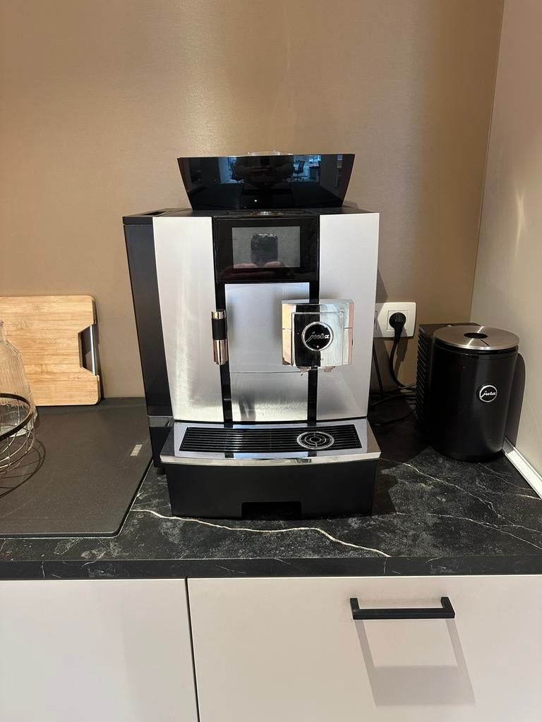 Jura Giga X 3    PRIJS VERLAAGD, Elektronische apparatuur, Koffiezetapparaten, Ophalen, Zo goed als nieuw, Koffiemachine