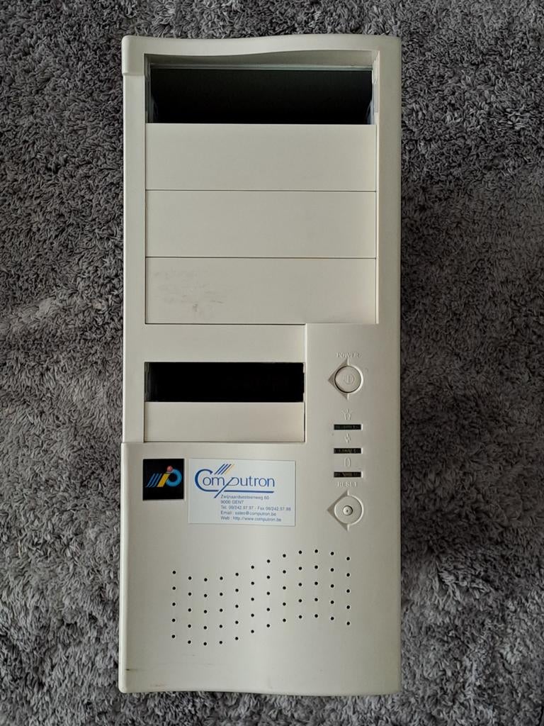 Computerkast begin jaren 2000, Enlèvement ou Envoi, Utilisé