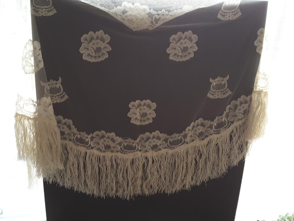 ecru mantille sjaal 150 x 55 cm en grote franjes van 12 cm, Ophalen of Verzenden, Nieuw