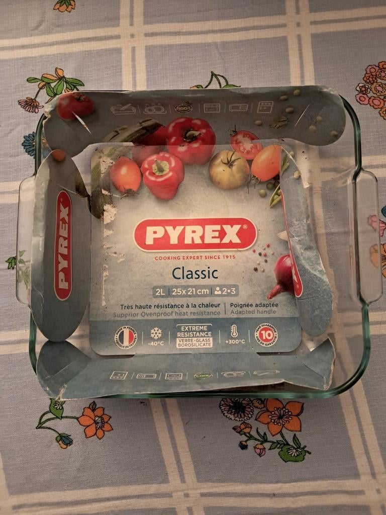 Nouveau plat en verre Pyrex., Enlèvement ou Envoi, Comme neuf