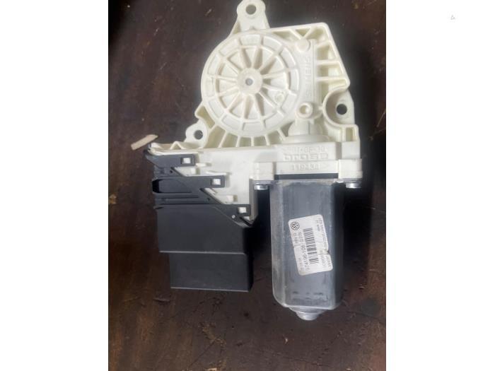 Moteur de vitre portière d'un Volkswagen Passat, Enlèvement ou Envoi, 3 mois de garantie, Utilisé, Volkswagen