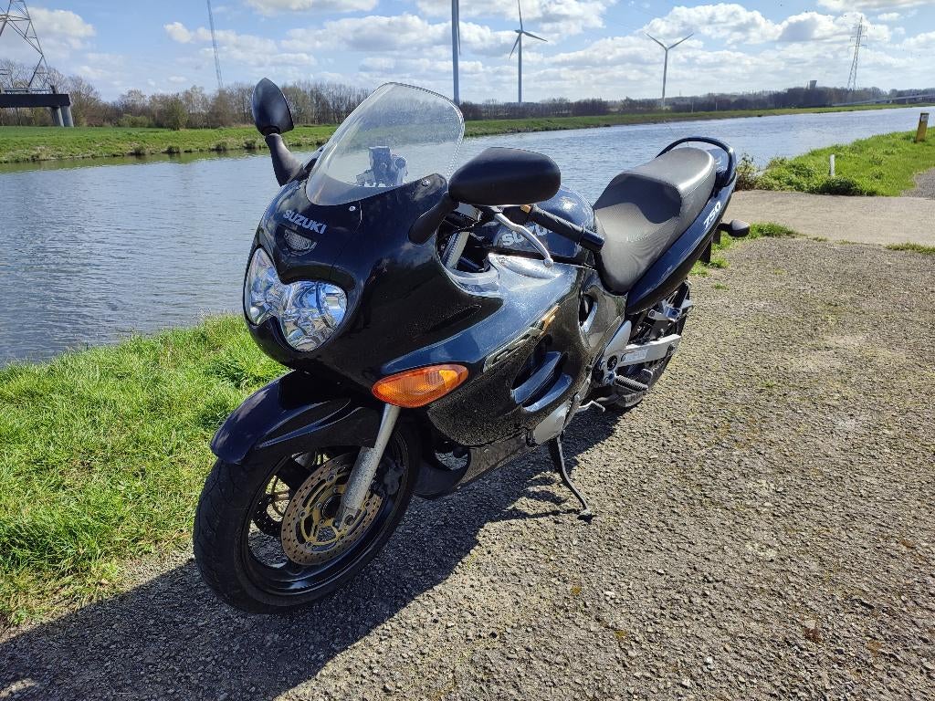 Suzuki GSXF 750, Bedrijf
