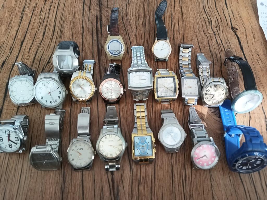 20 montres à vendre, Bijoux, Sacs & Beauté, Montres | Hommes, Montre-bracelet, Autres marques, Enlèvement ou Envoi, Utilisé
