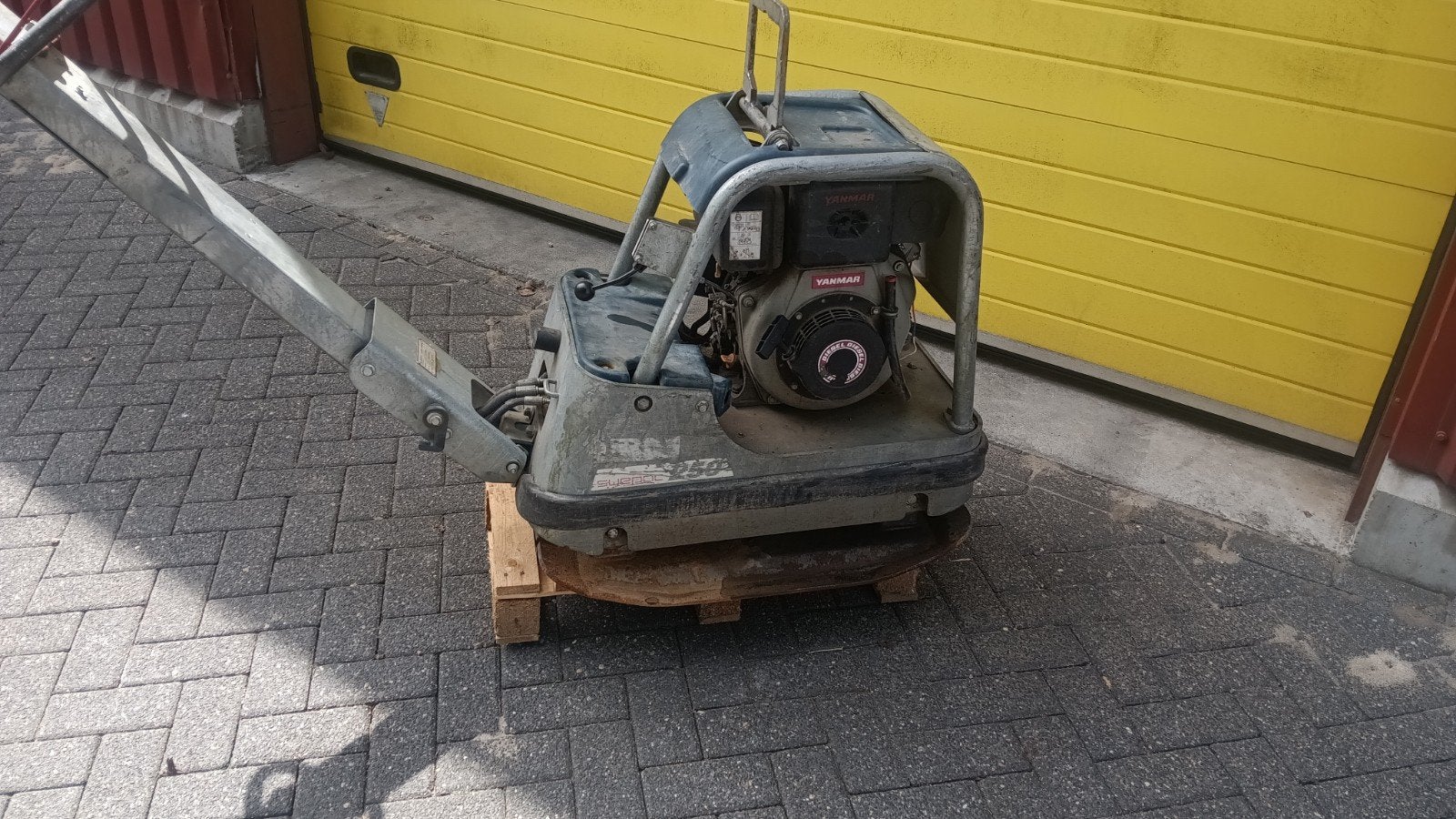 Swepac FB250 trilplaat, Yanmar diesel, Ophalen