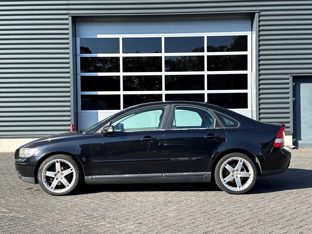 Volvo S40 2.4 Exclusive | Navigatie | Trekhaak | Stoelverwar, Autos, Achat, Entreprise, 700 kg, 217 g/km