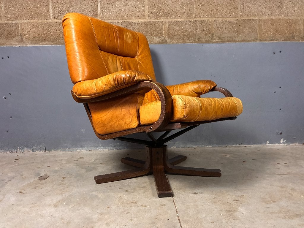 Vintage Scandinavische draaifauteuil leder cognac, Ophalen, Gebruikt, Minder dan 75 cm, Vintage seventies Zweeds Deens design mid century