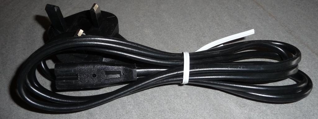 Câble d'alimentation PC pour UK avec fusible, Informatique & Logiciels, Pc & Câble réseau, Enlèvement ou Envoi, Neuf
