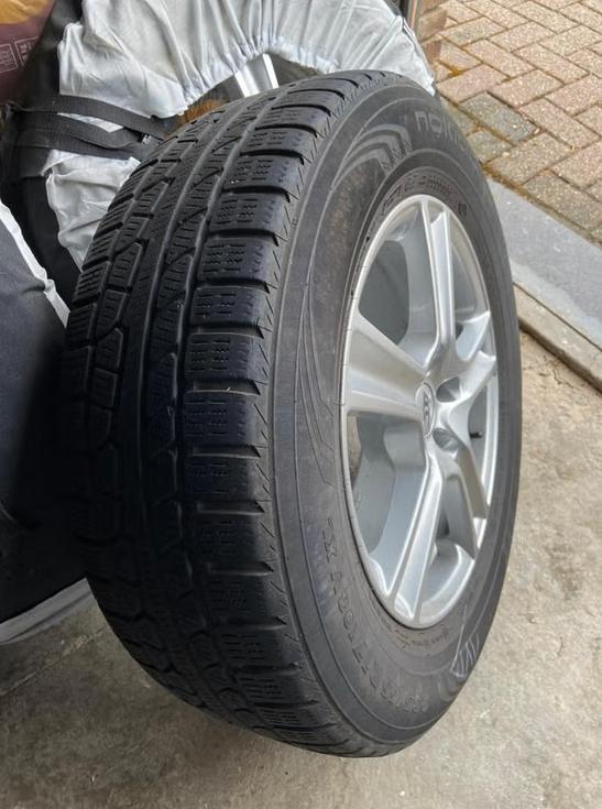 Pneus NOKIAN 235/65 R17 108V avec jantes, Autos : Pièces & Accessoires, Pneus & Jantes, Pneu(s), 17 pouces, 235 mm, Véhicule tout-terrain