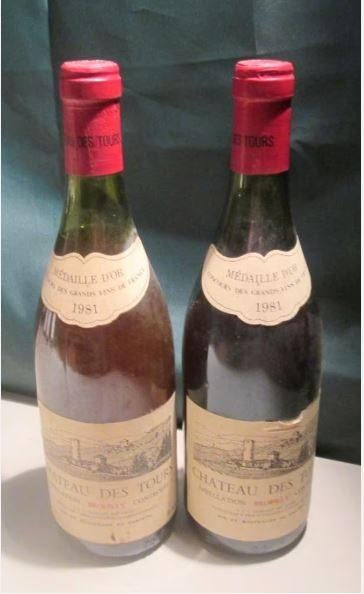 2x Chateau des Tours - Brouilly - Medaille d'or - 1981, Verzamelen, Frankrijk, Ophalen of Verzenden, Zo goed als nieuw, Rode wijn