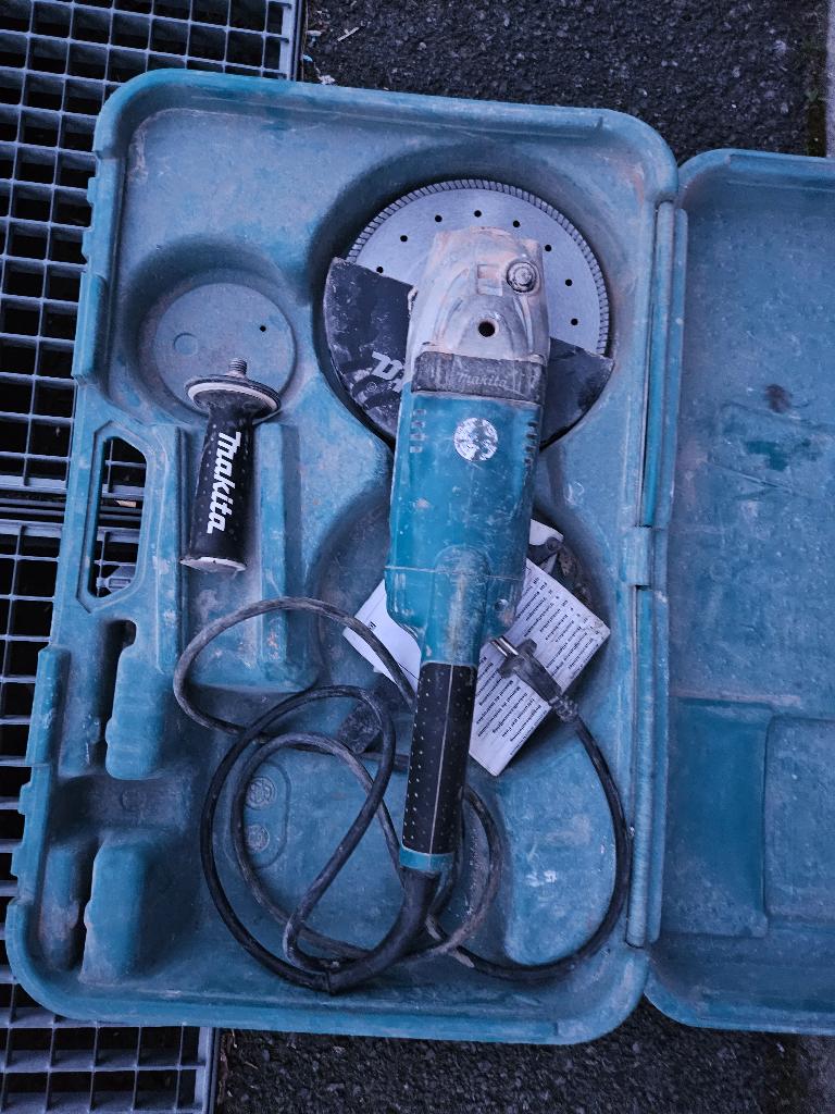Makita slijpschijf 230 mm met koffer en diamant schijf, Doe-het-zelf en Bouw, Gereedschap | Slijpmachines, Ophalen, Zo goed als nieuw