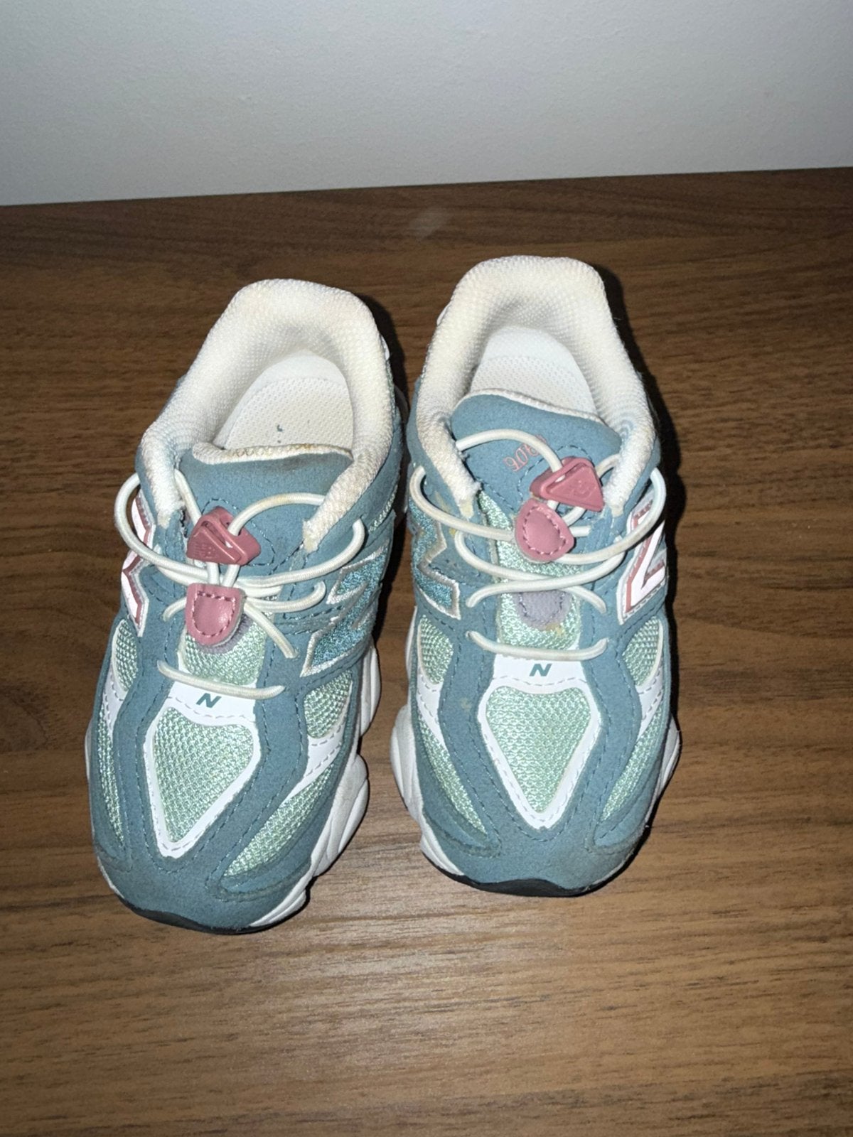 Meisjes new balance sportschoenen goede staat, Ophalen of Verzenden, Zo goed als nieuw