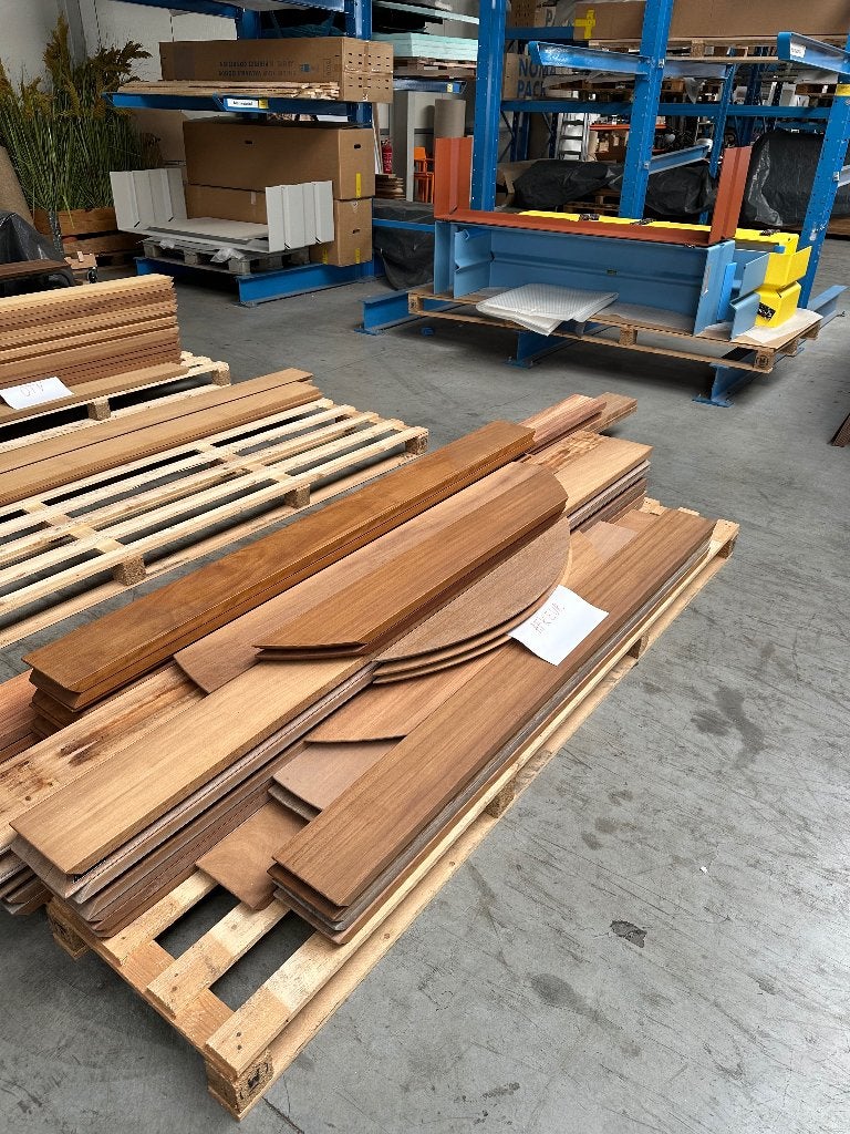 Iroko - Restplanken, Doe-het-zelf en Bouw, Hout en Planken, Ophalen, 25 tot 50 mm, Zo goed als nieuw, 200 tot 250 cm