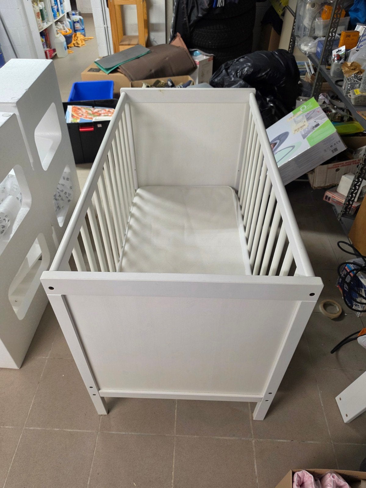 lit bébé avec matelas, Enfants & Bébés, Enlèvement, Comme neuf, Garçon ou Fille