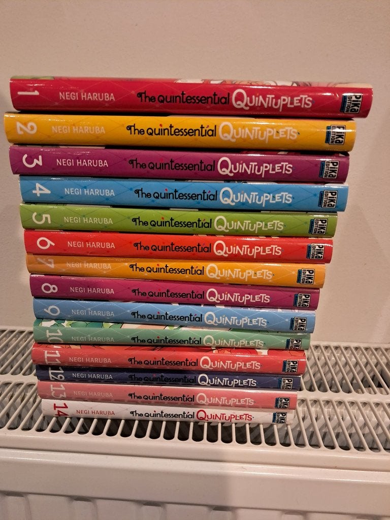 The Quintessential Quintuplets intégrale + stand acrylique, Boeken, Complete serie of reeks, Ophalen of Verzenden, Gelezen, Japan (Manga)