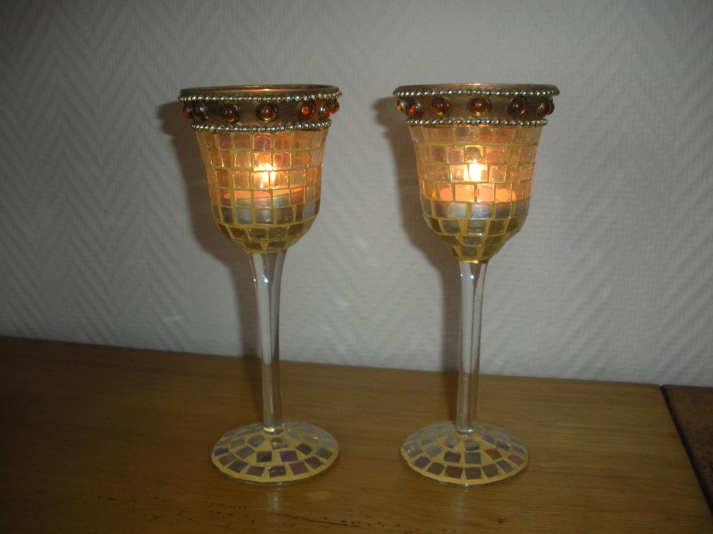 Verres bougeoirs sur pied décorés., Ophalen, Overige materialen, Crème, Zo goed als nieuw
