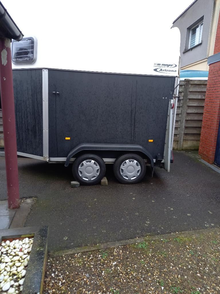 Paardentrailer, Ophalen