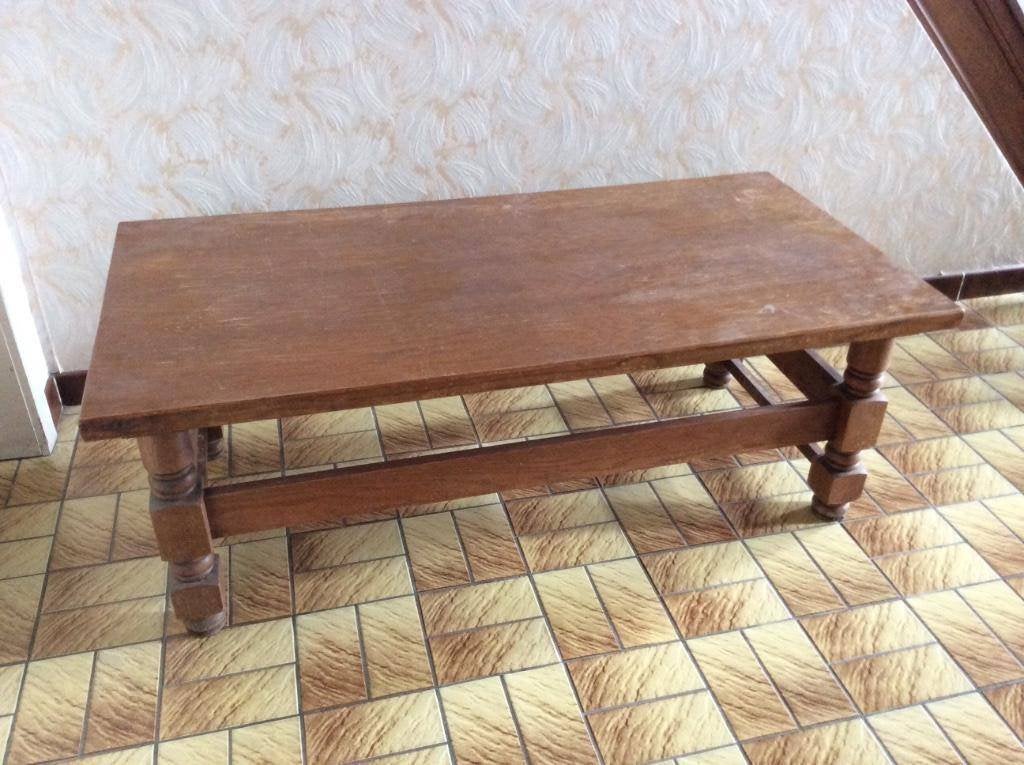Een houten salontafel - 130 cm lang/ 47 cm hoog - vintage, Huis en Inrichting, Ophalen, Gebruikt
