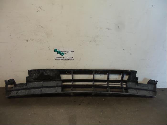 Pare-chocs grille d'un Volkswagen Passat (Passat 88-), Volkswagen, -, Utilisé, -