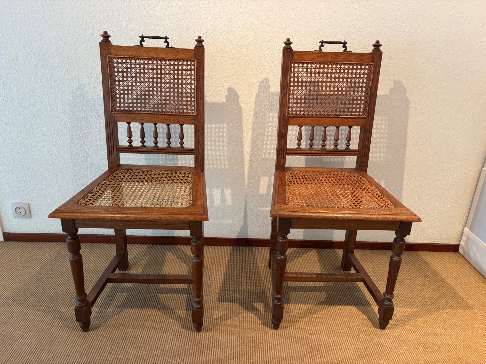Twee mooie authentieke Mechelse stoelen. SPOTPRIJSJE, Antiek en Kunst, Ophalen